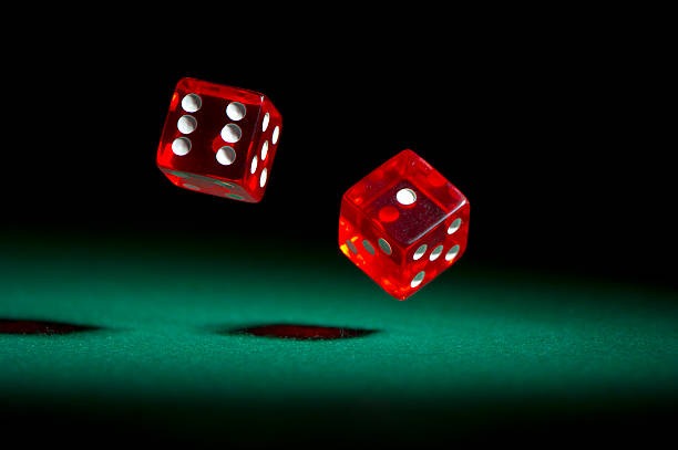 Live Dragon Tiger dealer at siputri88 showing card positions and betting interface